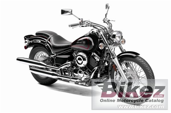 Big Yamaha v star custom picture and wallpaper from Bikez.com